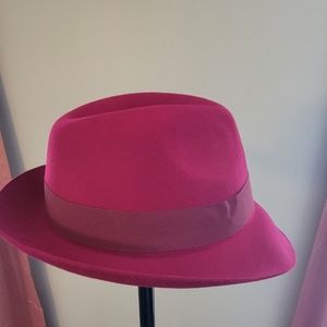 Nice  wine red montique international fedora hat